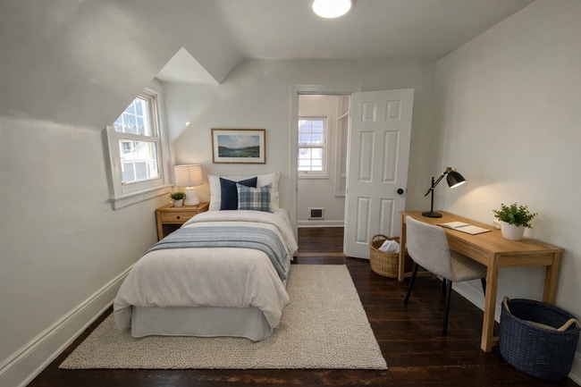 Building Photo - Bright 2BR / 2 Bath Bungalow Near Parks & Transit