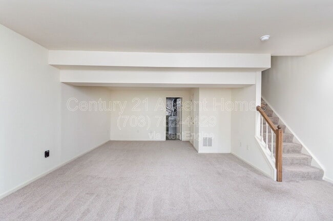 Building Photo - 6143 Summer Park Ln