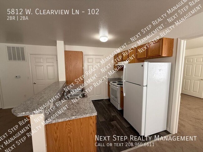 Building Photo - 5812 W Clearview Ln