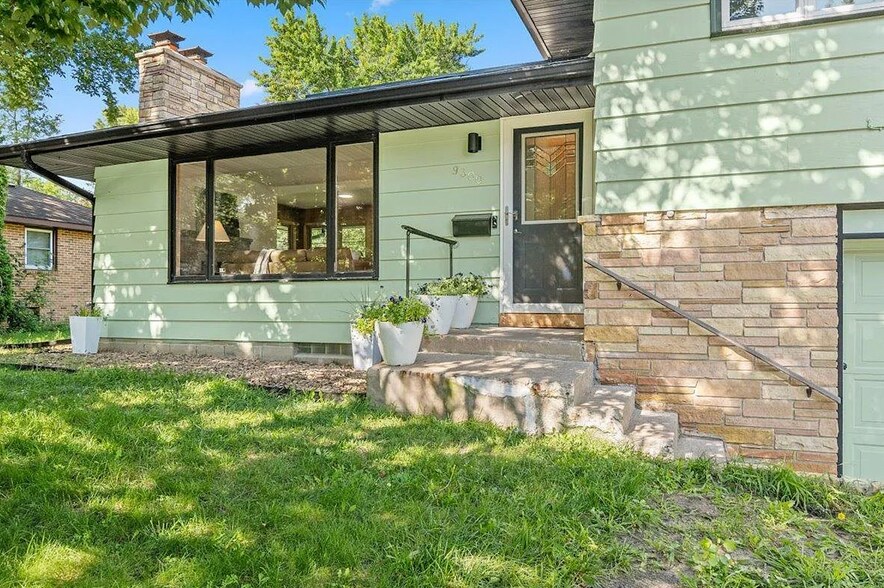 Building Photo - 9300 Blaisdell Ave S