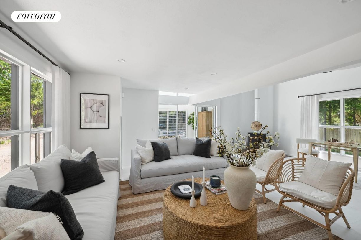 Building Photo - 201 Cove Hollow Rd