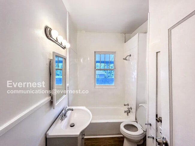 Building Photo - 1515 36th Pl N