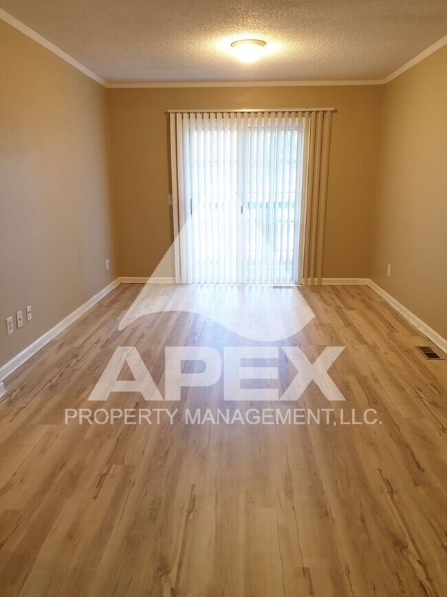 Building Photo - MOVE-IN SPECIAL, $1 RENT!! - NICE 3 Bd | 2 Ba Top Floor Condo in West Knoxville!