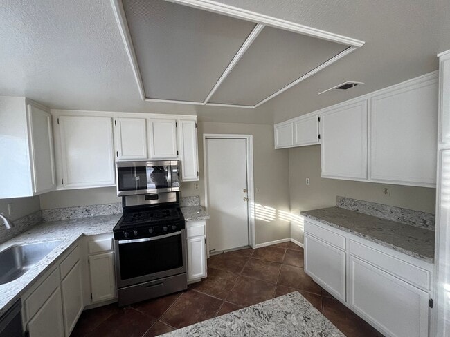 Building Photo - 39510 Sunrose Dr