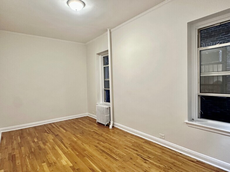 Building Photo - 328 W 83rd St