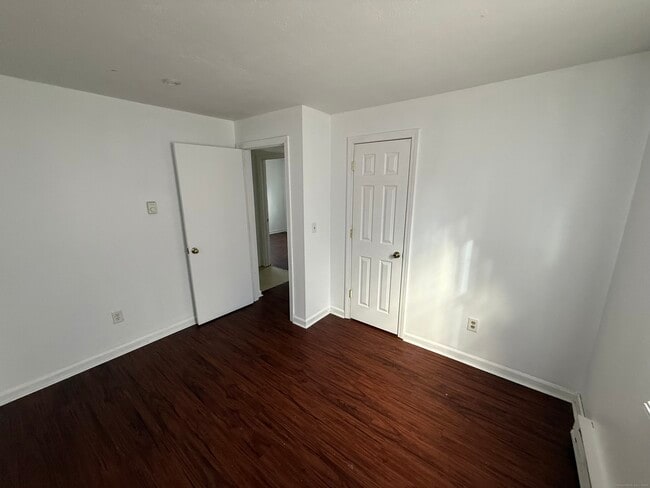 Building Photo - 10 Twining St