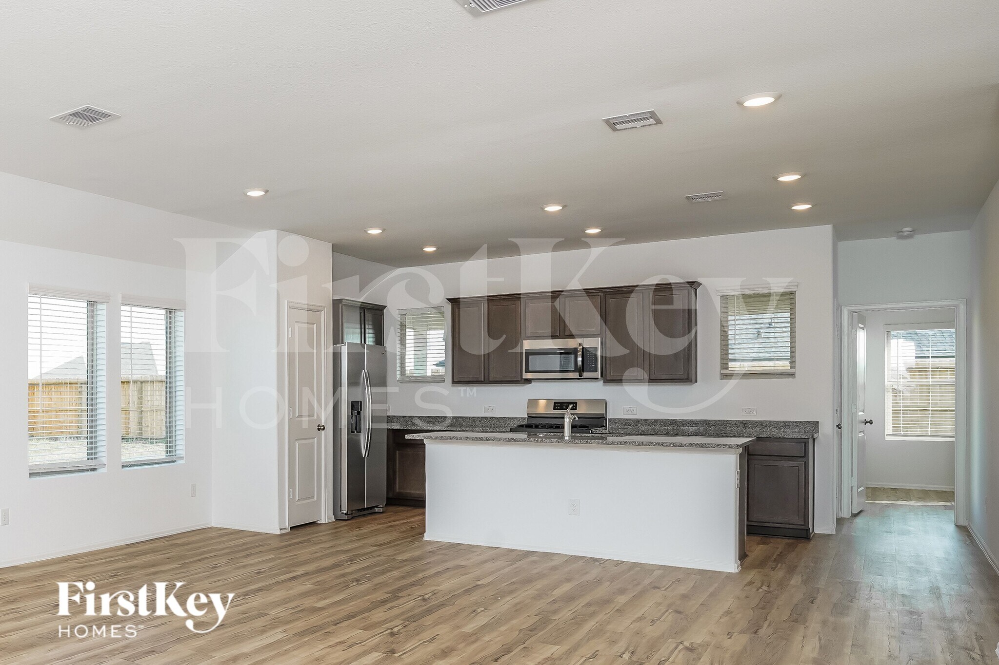 Building Photo - 7518 Oakmont Ave