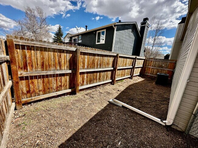 Building Photo - AVAILABLE NOW!  Charming Home in the Cottonwood Community!"