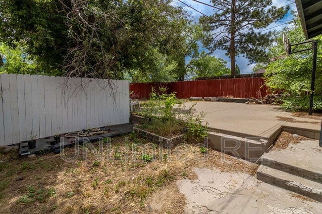Building Photo - 3565 N Manor Rd