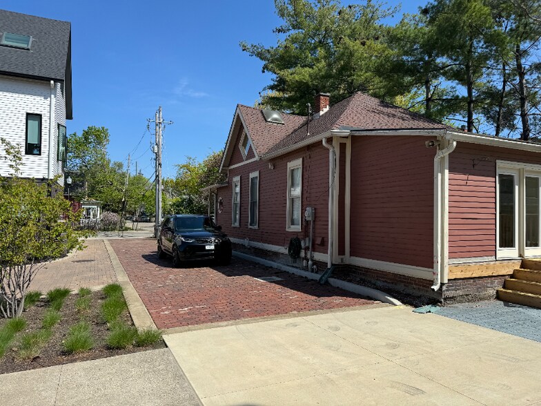 Building Photo - 814 N Park Ave