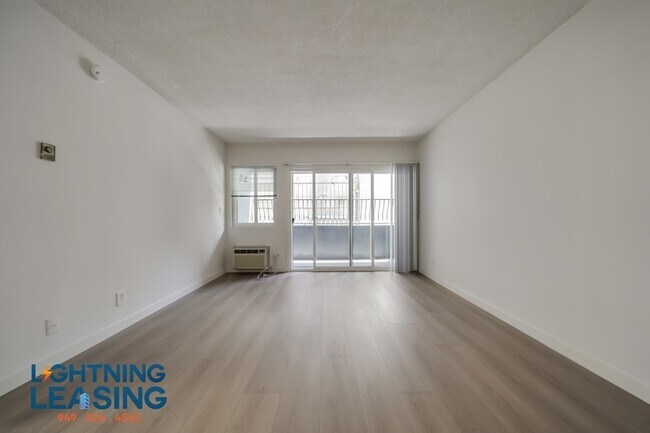 Building Photo - 700 Irolo St