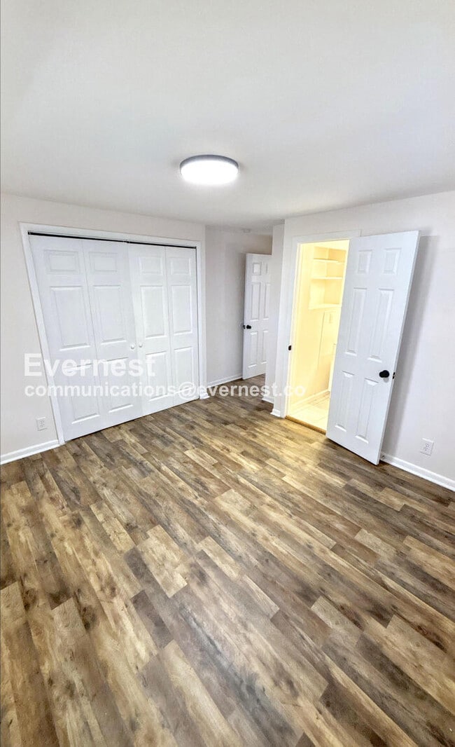 Building Photo - Cozy Charm with Modern Comforts / 3 Bed & 1 Bath / Section 8 Accepted / Available Now!