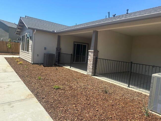 Building Photo - Wood Ranch Duplex 519