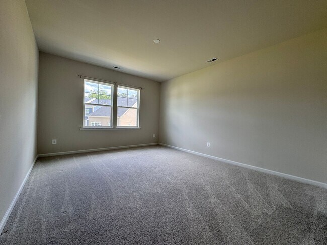 Building Photo - 3672 Isaac Cir
