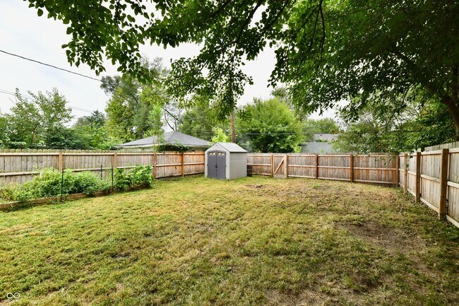 Building Photo - 1924 Mansfield St