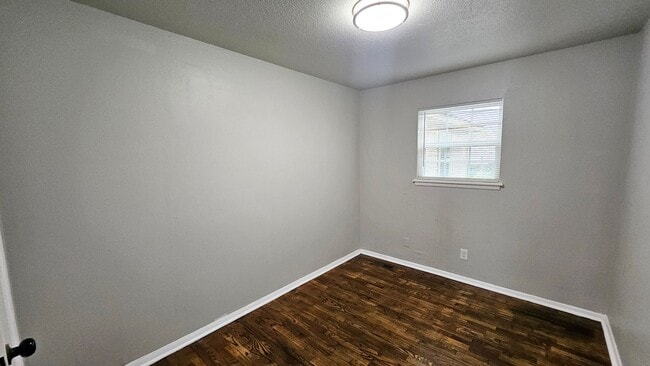 Building Photo - Beautifully Renovated 4 Bed