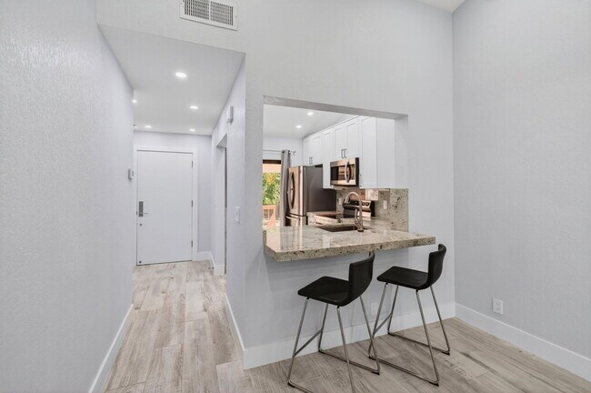 Building Photo - 3939 NE 5th Ave