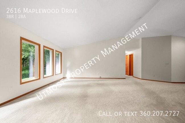 Building Photo - 2616 Maplewood Dr