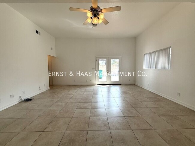 Building Photo - 4723 Blackthorne Ave