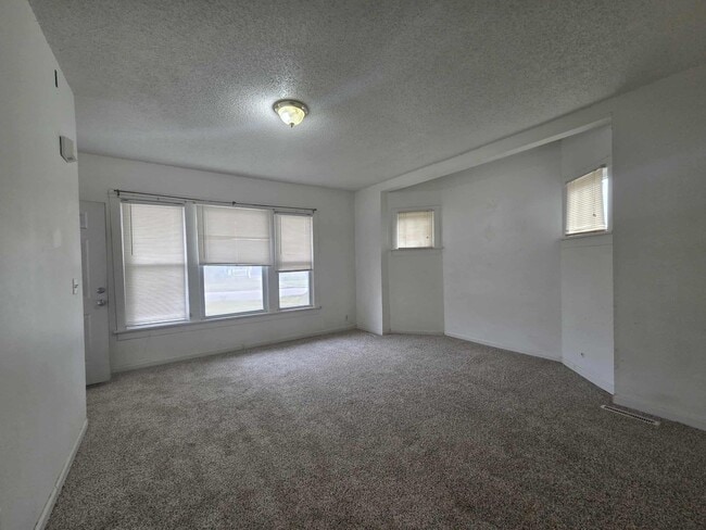 Building Photo - Spacious Home with large back yard!