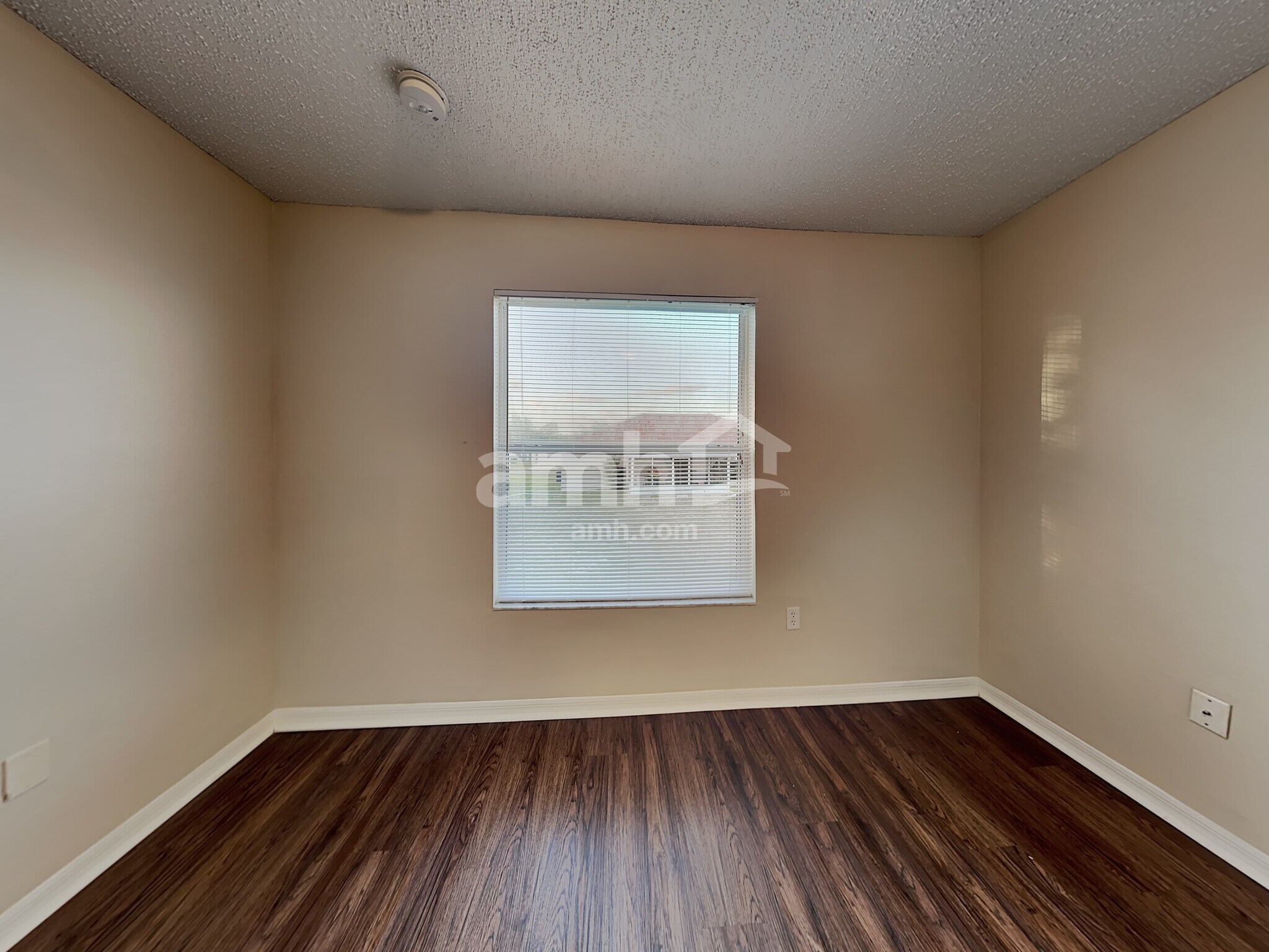 Building Photo - 330 Salmon Ct