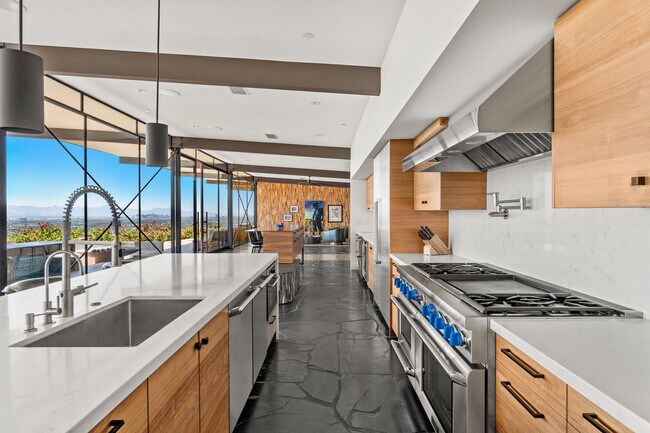 Building Photo - 4925 E Red Rock Dr