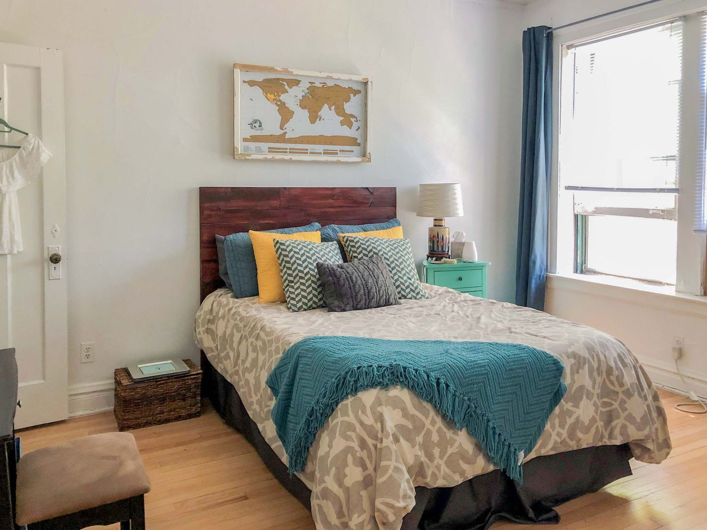 Building Photo - 428 W Surf St