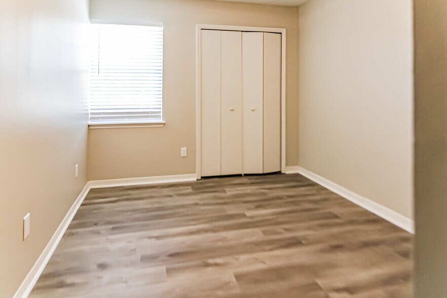 Building Photo - 6753 Long Meadow Cir S