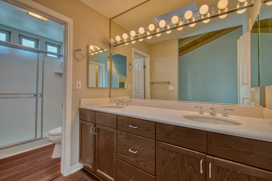 Building Photo - 14101 Dickens St