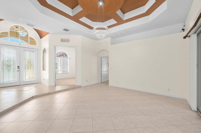 Building Photo - 499 SW Laconic Ave
