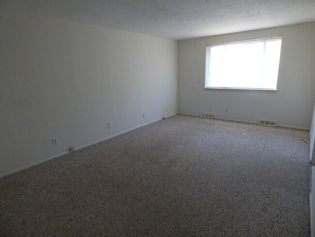Building Photo - Cozy 2 Bed/1 Bath Duplex Near Lake Loveland!
