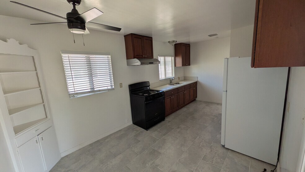 Building Photo - 416 N Marguerita Ave