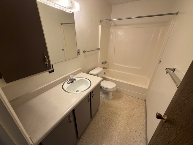 Building Photo - 443 Judith Rd