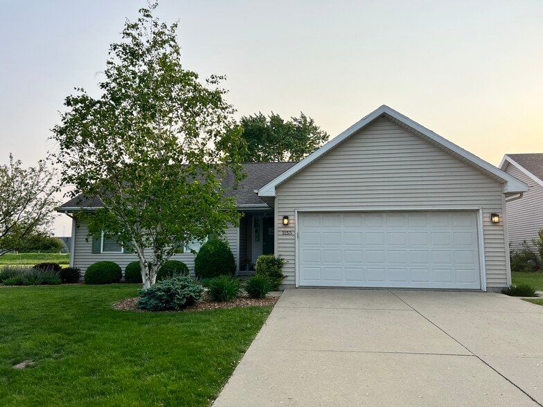 Building Photo - 1155 Swan Dr