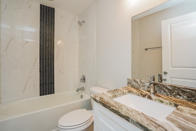 Building Photo - 1232 NE 7th Pl, Cape Coral, FL