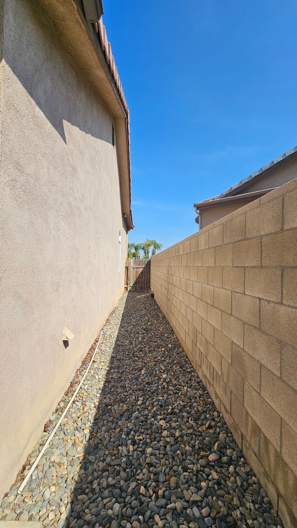 Building Photo - Luxurious Home in North Bakersfield 3 BD 3 BA