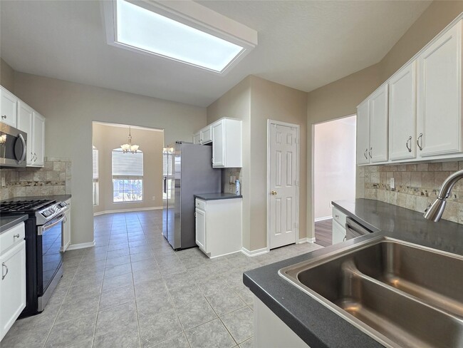 Building Photo - 12111 Carriage Oak Cir