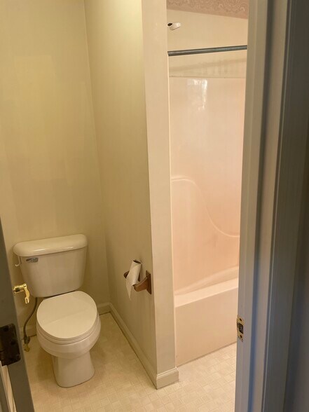 Master bath - 6709 Langston Dr