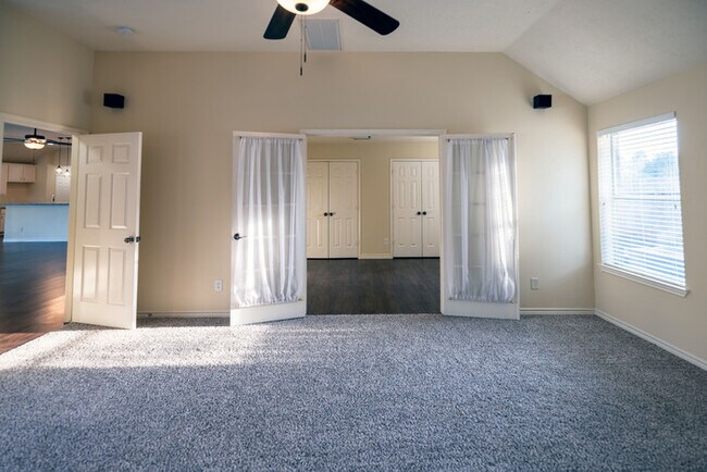 Building Photo - 4BR SFR • Walk-In Pantry • Fenced Yard in Coventry