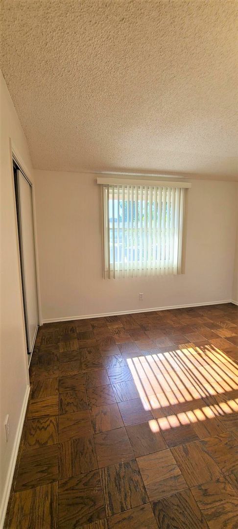 Building Photo - Single Family Home - 4 Bedrooms + 2 Baths....