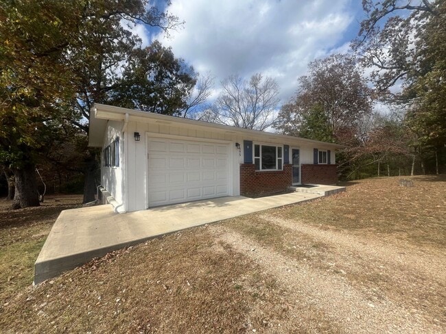 Building Photo - 695 Passover Rd