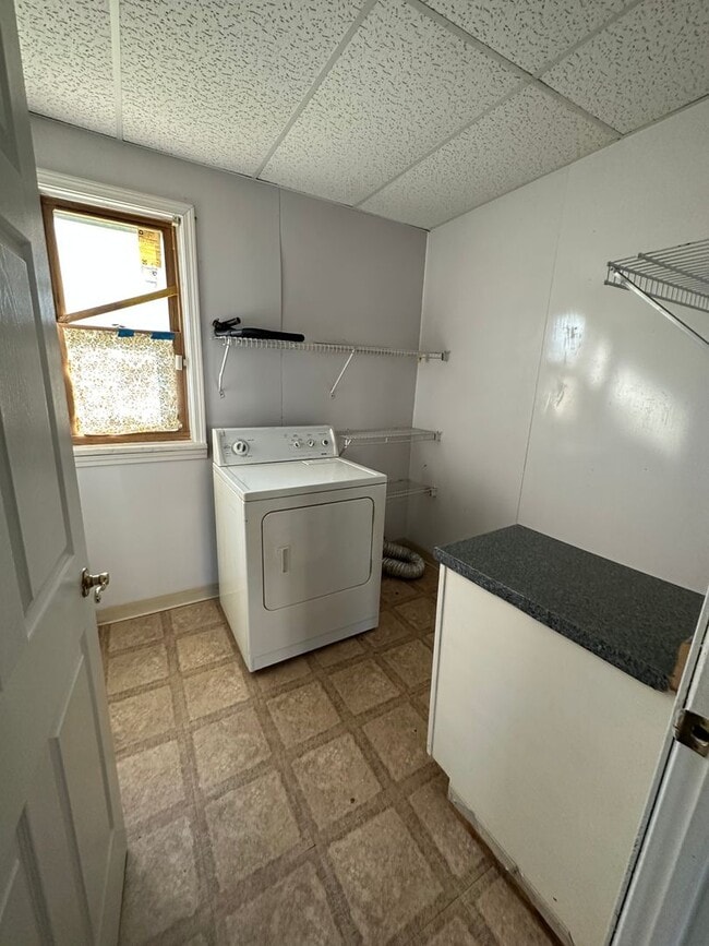 Building Photo - CLE Single Family 3 Bed 2 Bath FOR RENT!