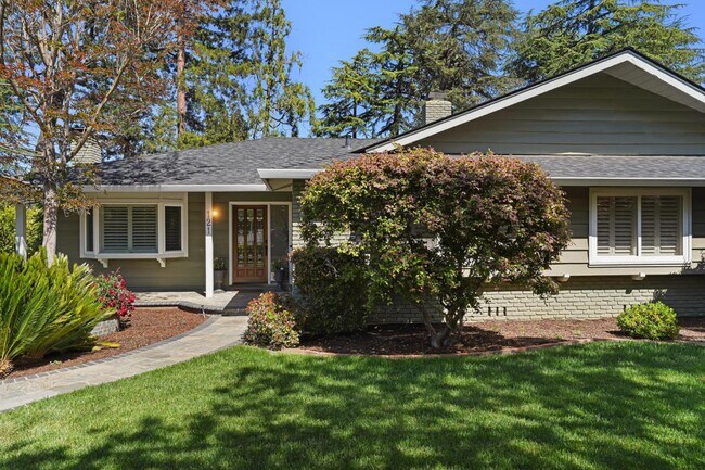 Building Photo - 121 Los Altos Ave