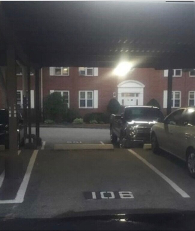 Building Photo - 136 Boylston St