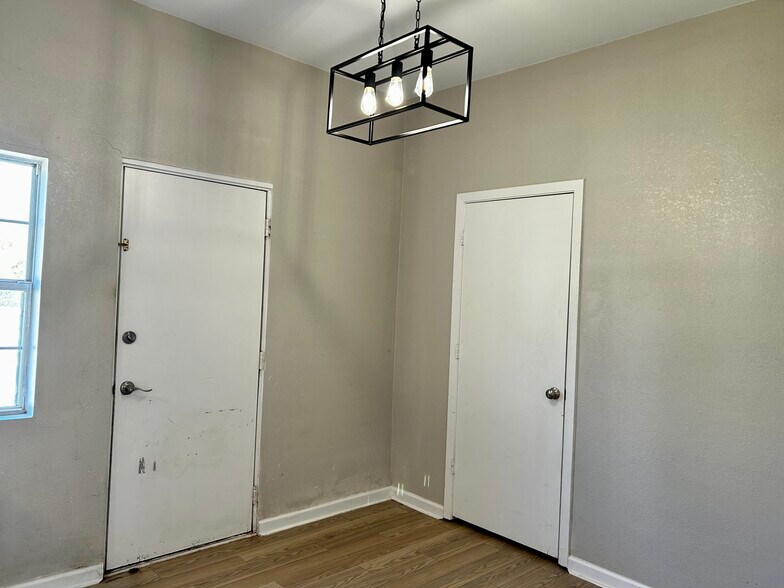 Building Photo - 721 N Texas St