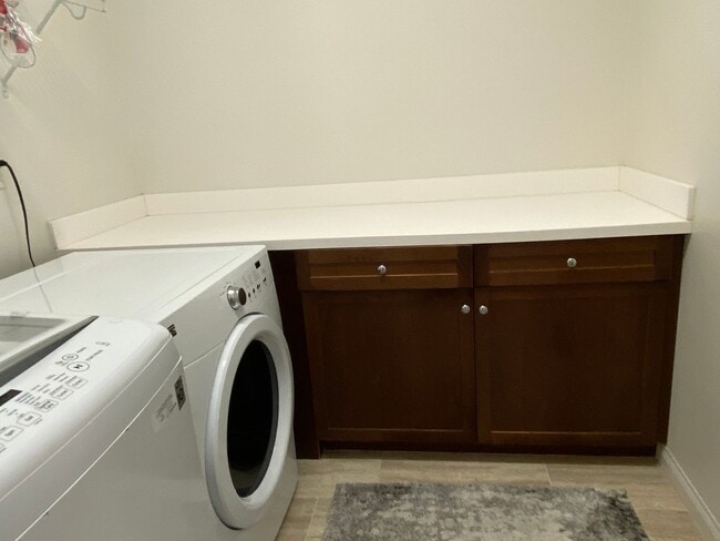 Building Photo - Large & Newer 4 Bedroom/3 Bath House in Sea Glass and Blue Strand Community