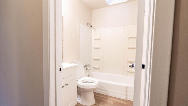 Building Photo - 801 Biddle St