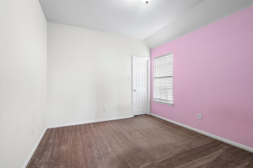 Building Photo - 910 Waterside Dr