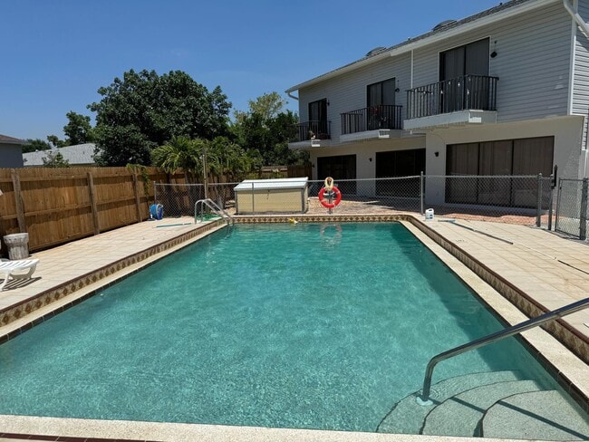 Building Photo - 4318 SE 5th Ave