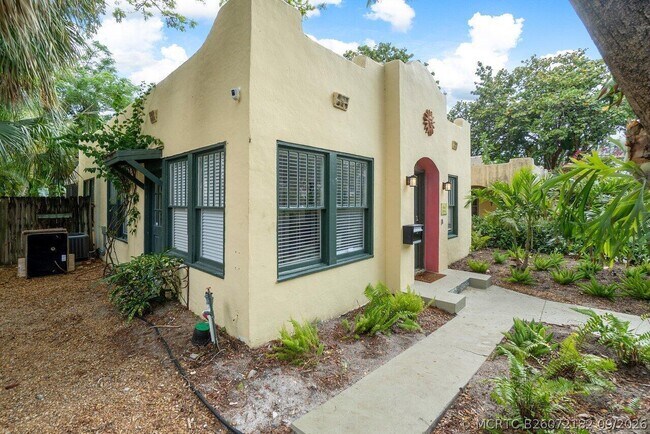 Building Photo - 726 N St